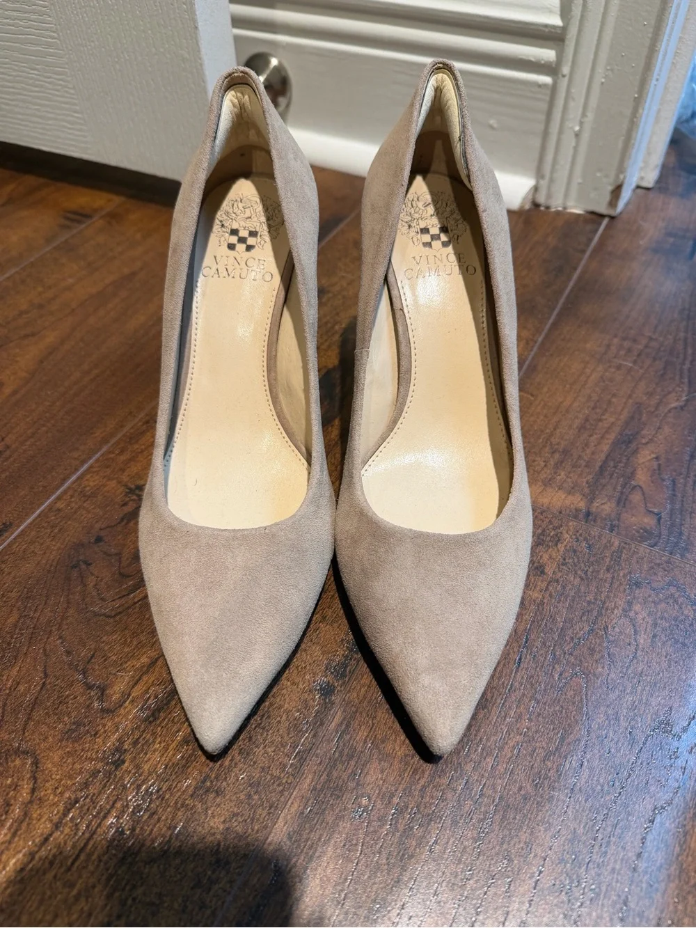 Vince Camuto Ableen Tan Suede Pumps – Size 8